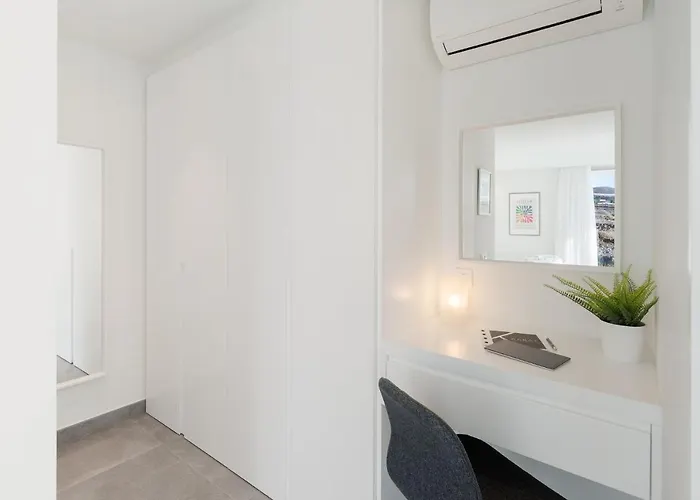 Karat Ibardin Rokabella * أذيخي